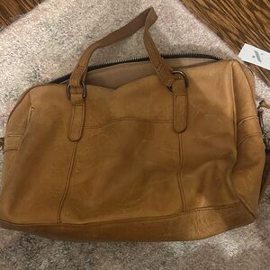 Fashionable tote bag. Able shoulder